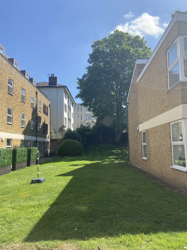 Flat Wix's Lane in Greater London