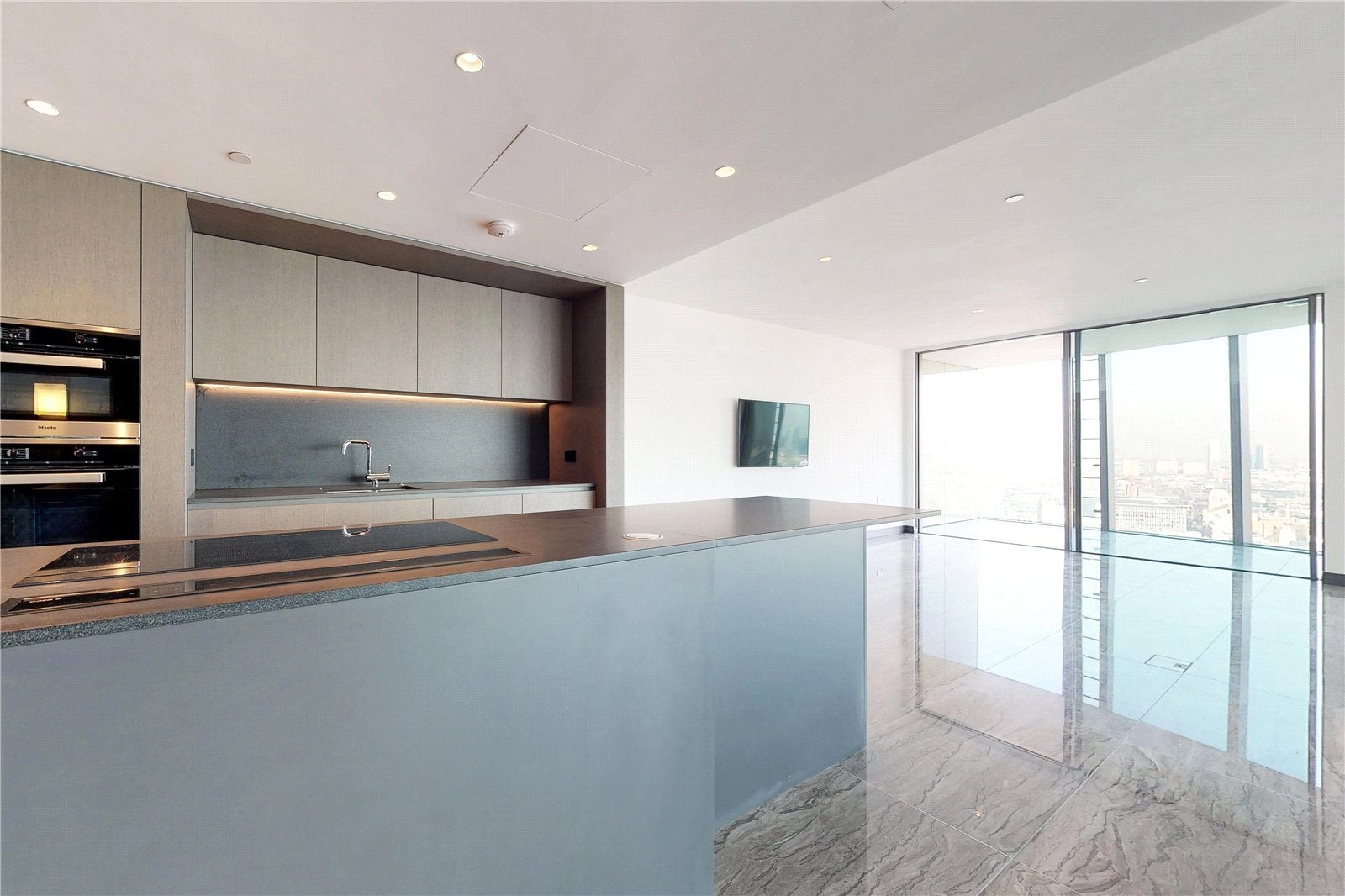 Flat Blackfriars Road in Greater London