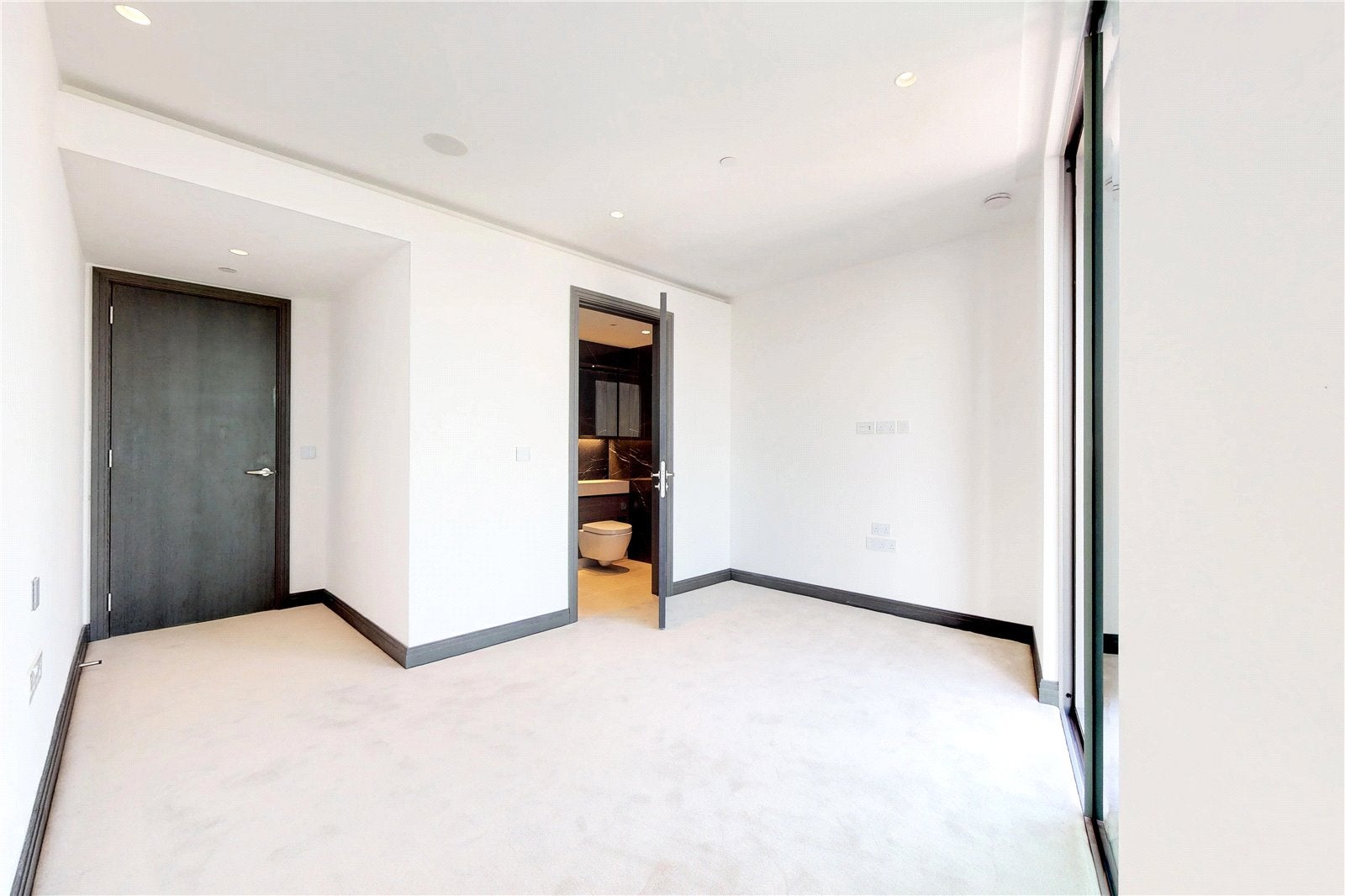 Flat Blackfriars Road in Greater London