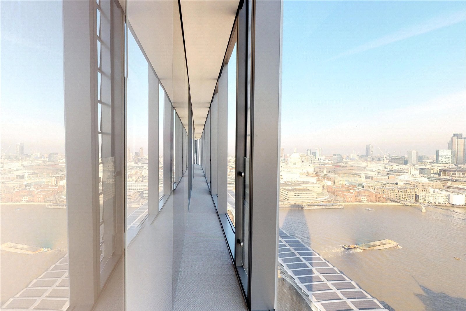Flat Blackfriars Road in Greater London