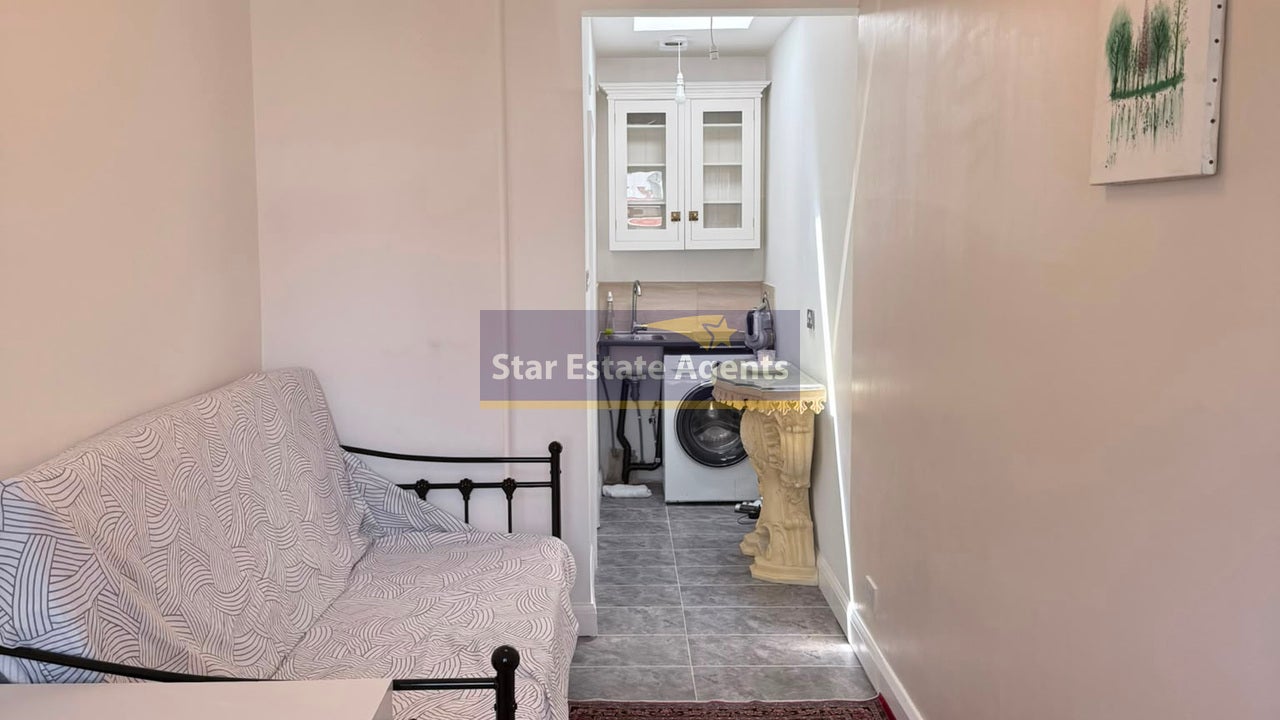 Flat Locarno Road in Greater London