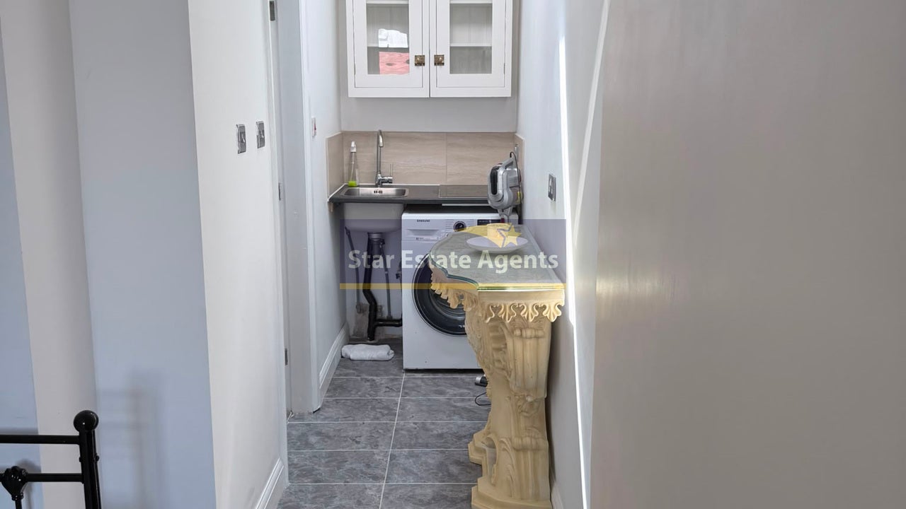 Flat Locarno Road in Greater London
