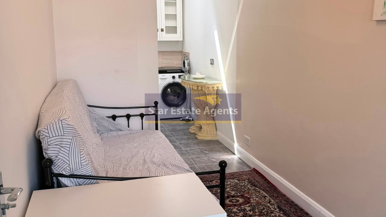 Flat Locarno Road in Greater London