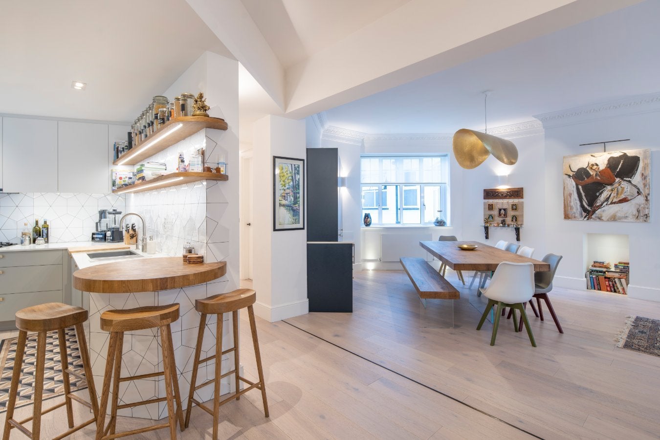 Flat Eton Avenue in Greater London