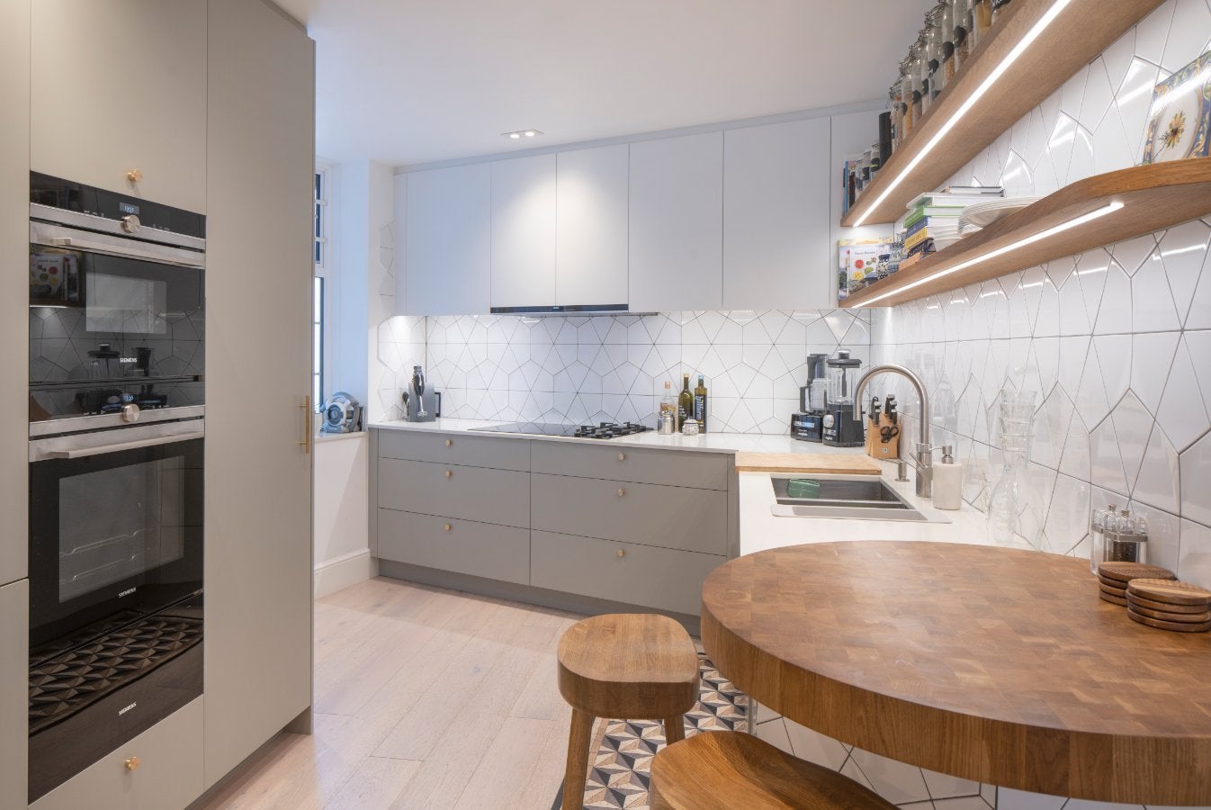 Flat Eton Avenue in Greater London