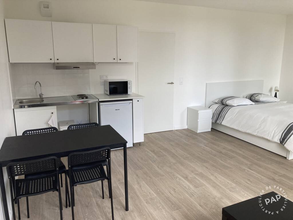 Flat Place des Onze Arpents in Villejuif
