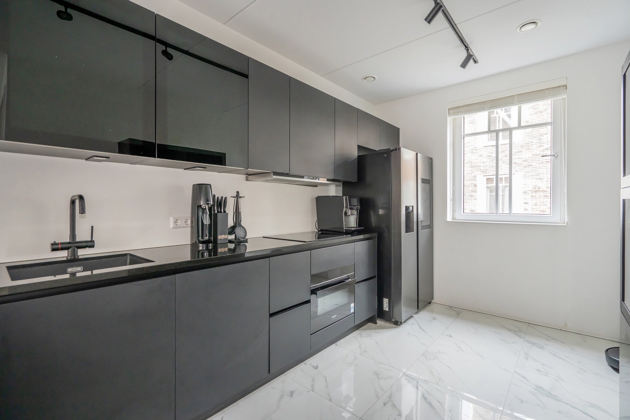 Tussenwoning te koop: Amstelstroom 73, Zoetermeer