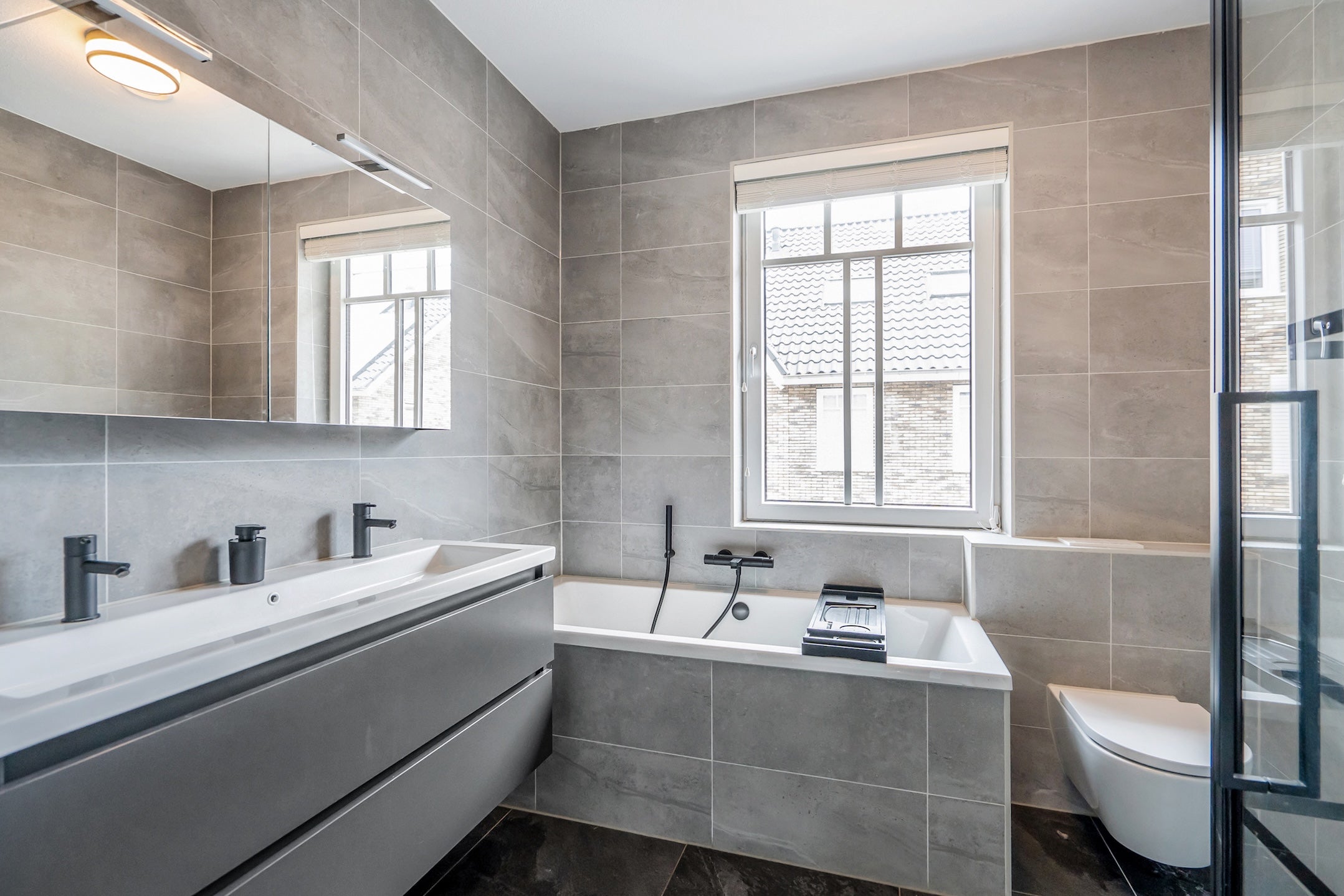 Tussenwoning te koop: Amstelstroom 73, Zoetermeer