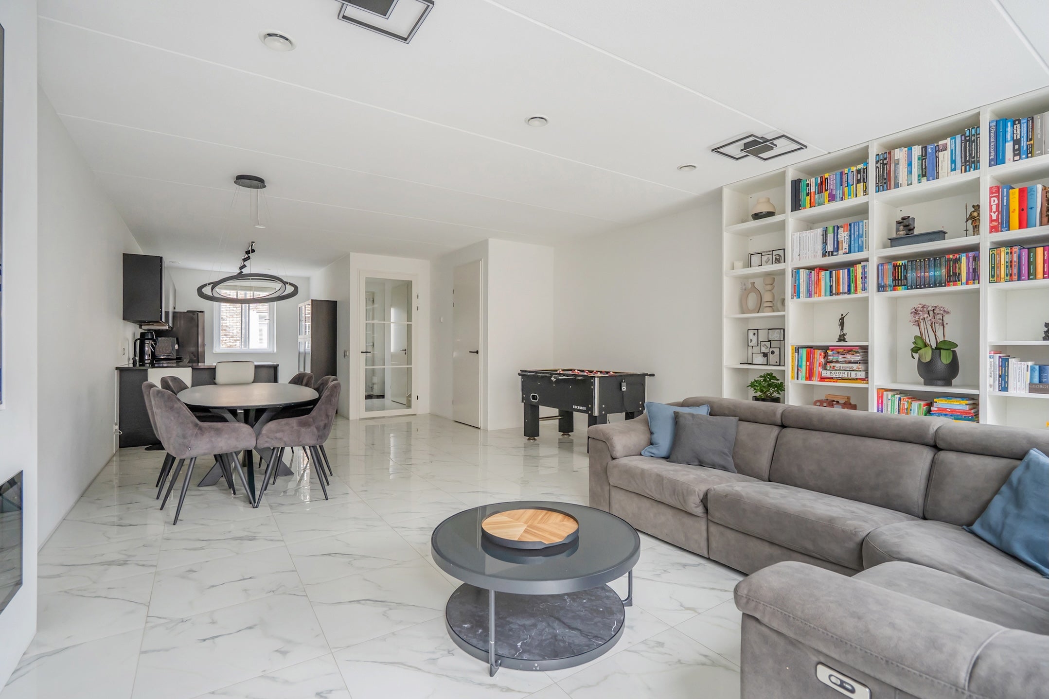 Tussenwoning te koop: Amstelstroom 73, Zoetermeer