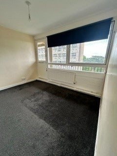 Flat Highcliffe Drive in Greater London