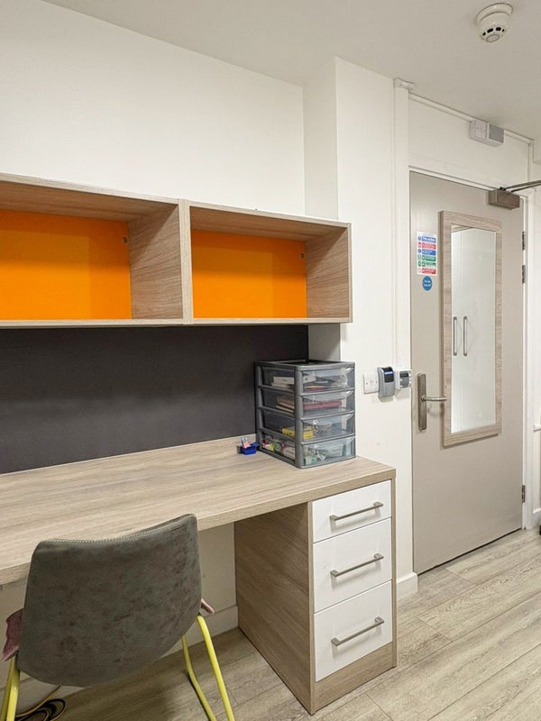 Flat Goswell Road in Greater London