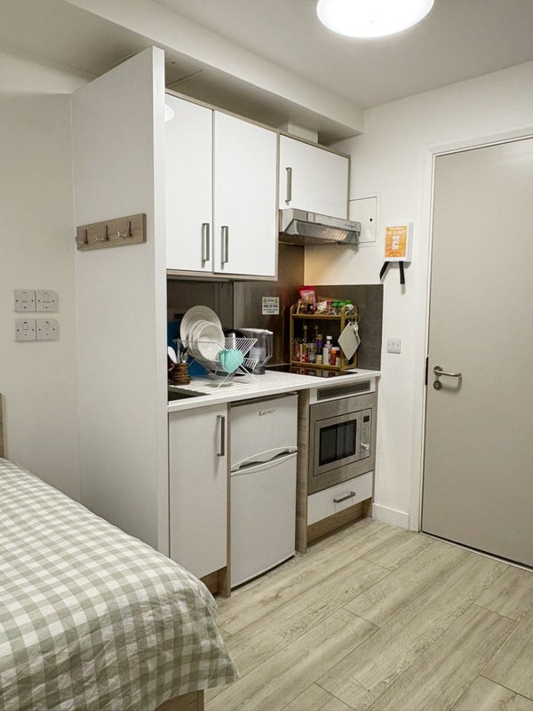 Flat Goswell Road in Greater London