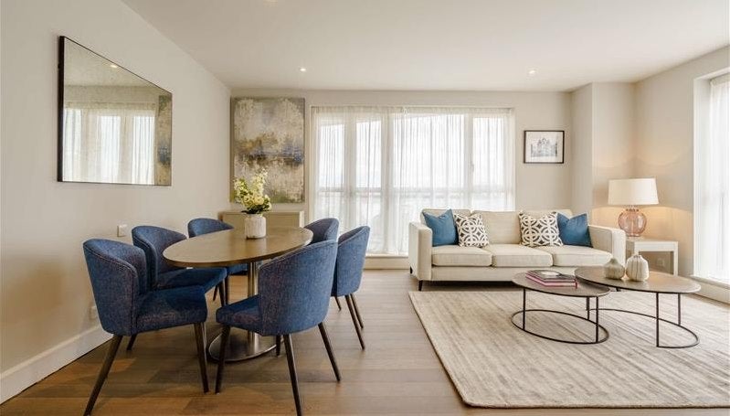 Flat Westferry Circus in Greater London