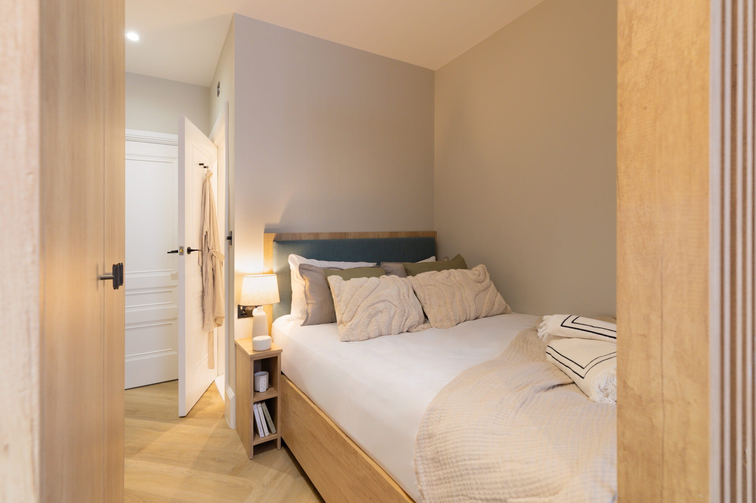 Flat Sloane Avenue in Greater London