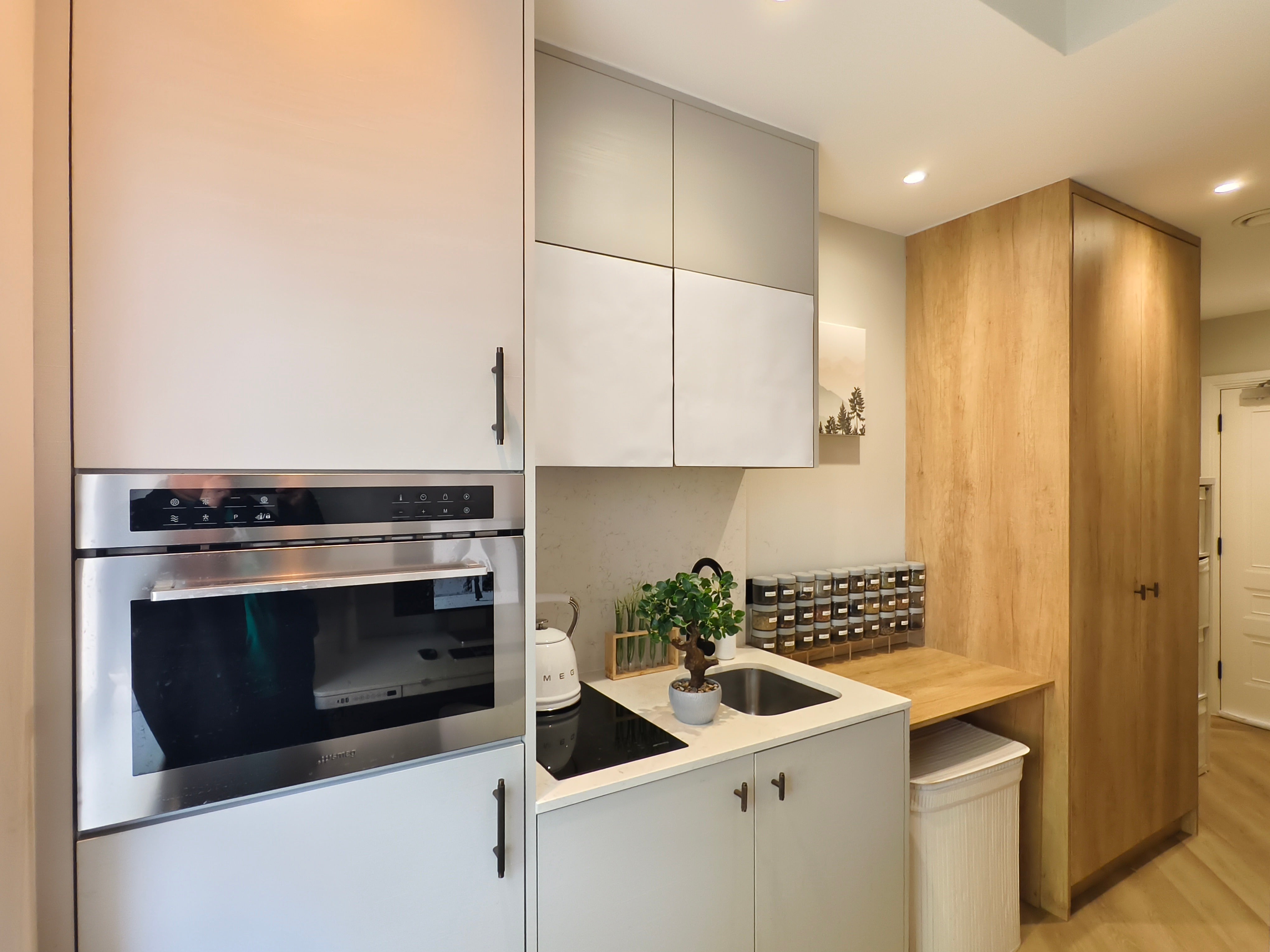 Flat Sloane Avenue in Greater London