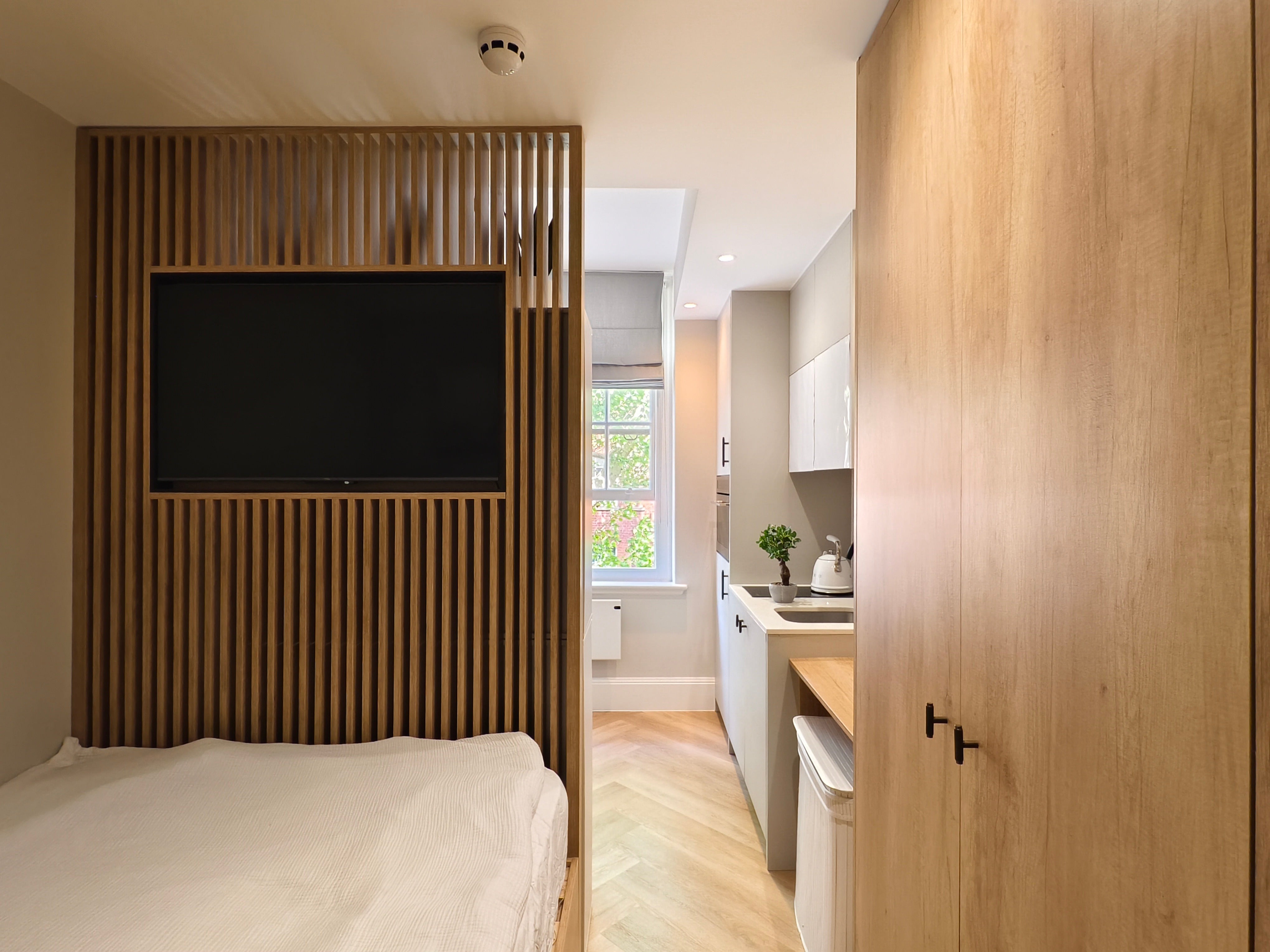 Flat Sloane Avenue in Greater London