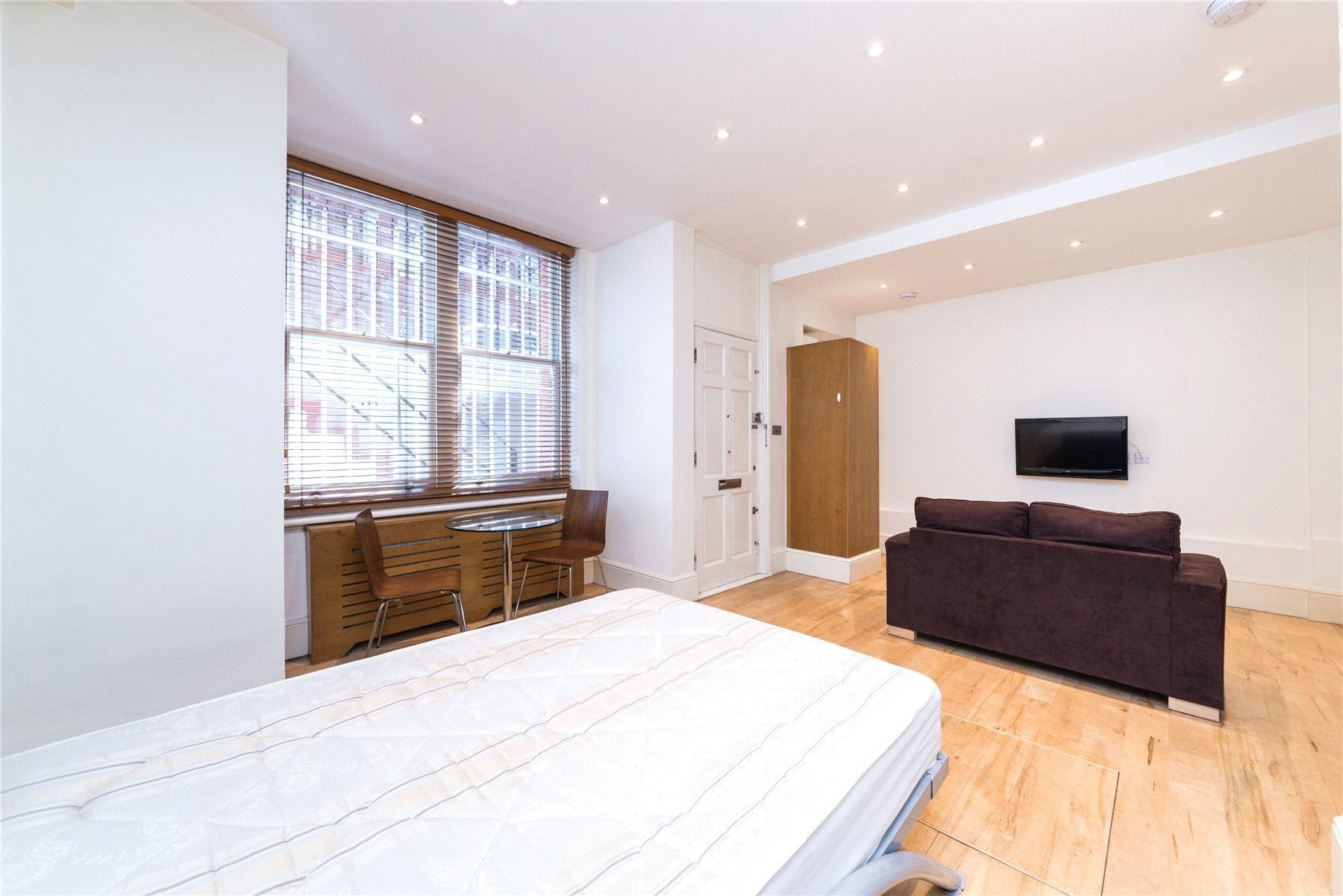 Flat Draycott Place in Greater London