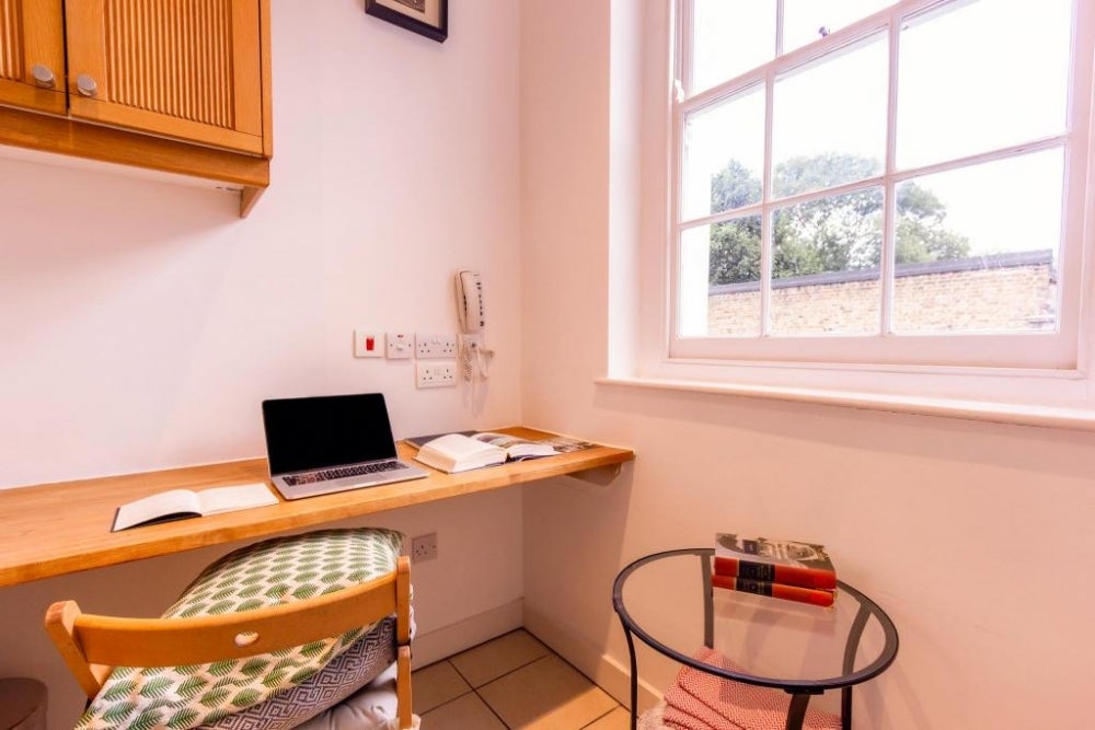 Room North Gower Street in Greater London