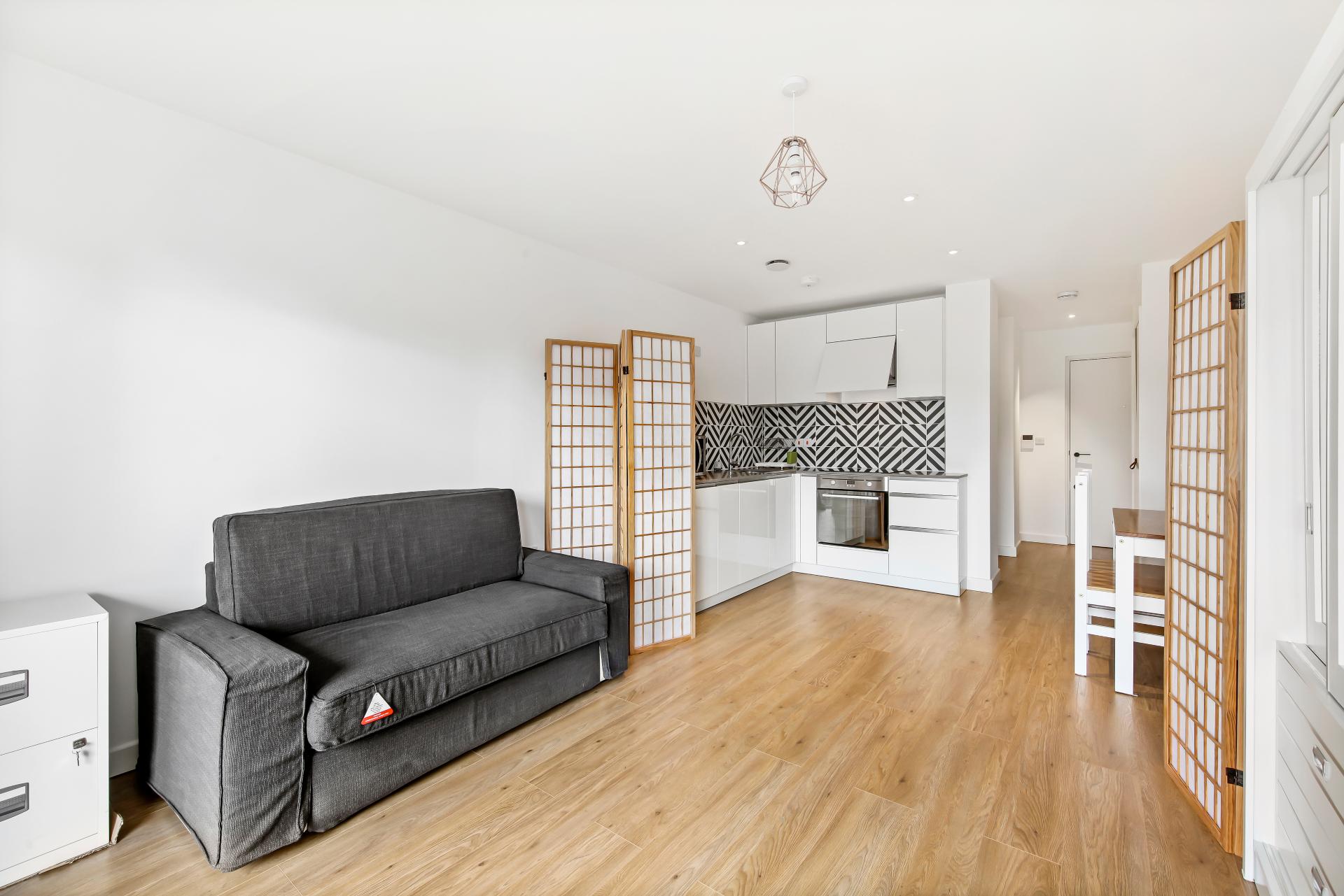 Flat Wilberforce Way in Greater London