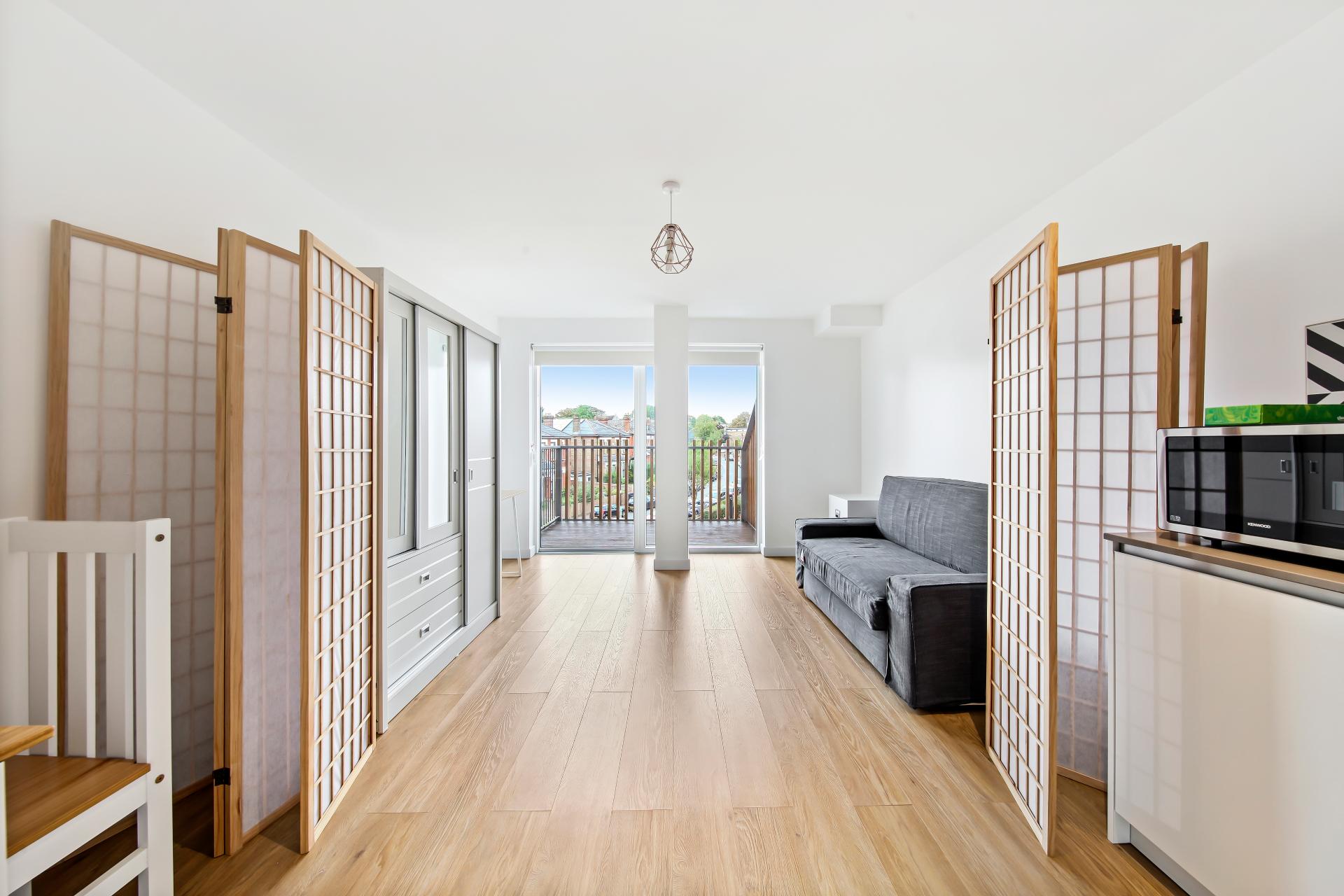 Flat Wilberforce Way in Greater London