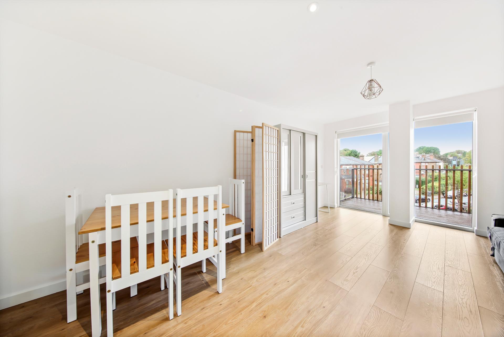 Flat Wilberforce Way in Greater London