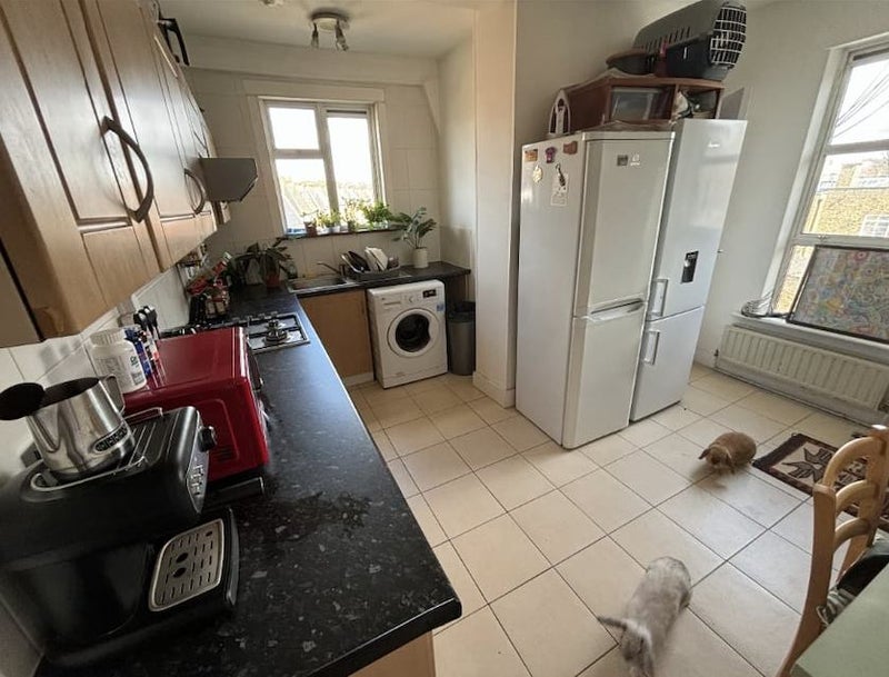 Room Priory Road in Greater London