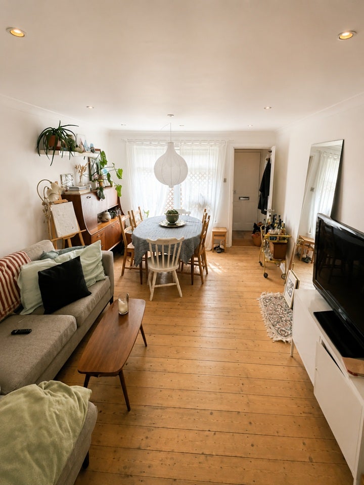 Flat Well Street in Greater London