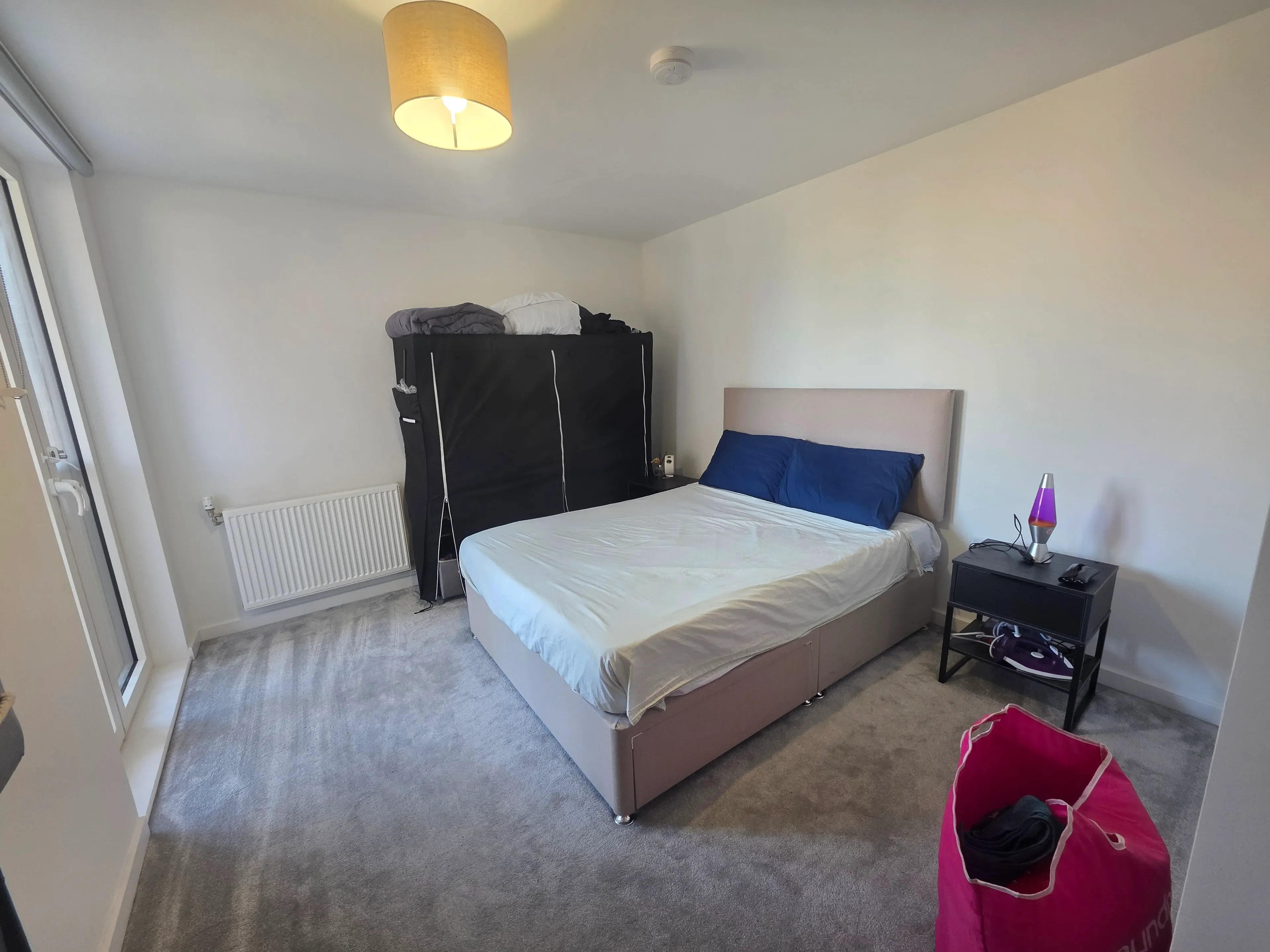 Flat Cornforth Lane in Greater London