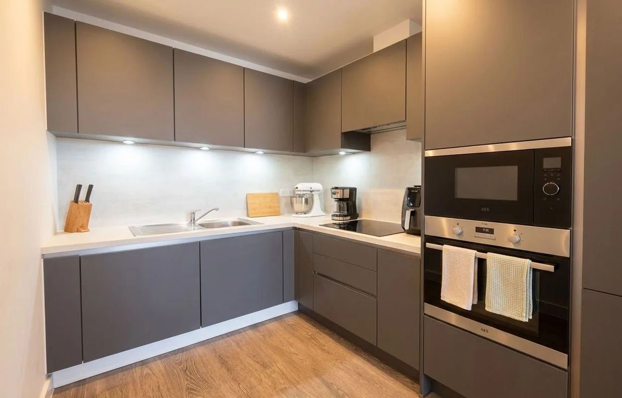 Flat Cornforth Lane in Greater London