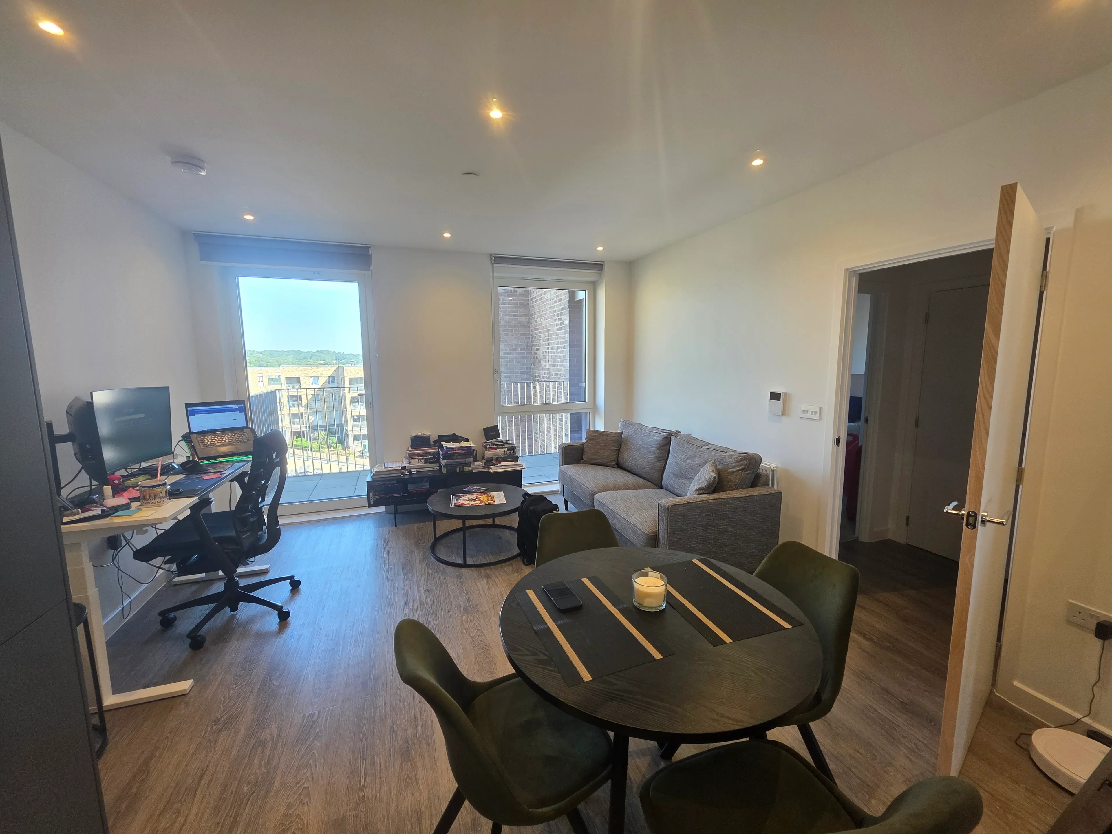 Flat Cornforth Lane in Greater London