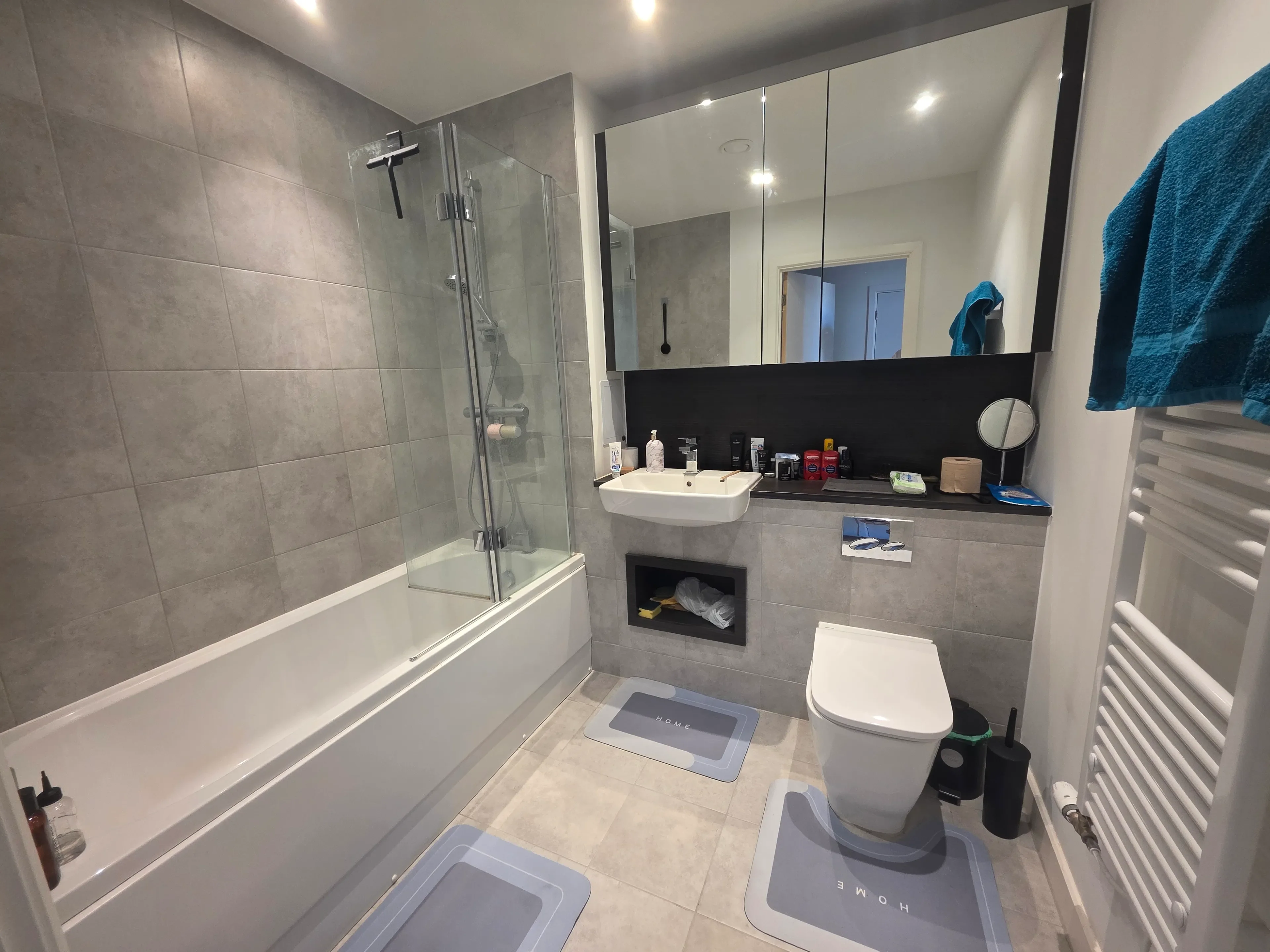 Flat Cornforth Lane in Greater London
