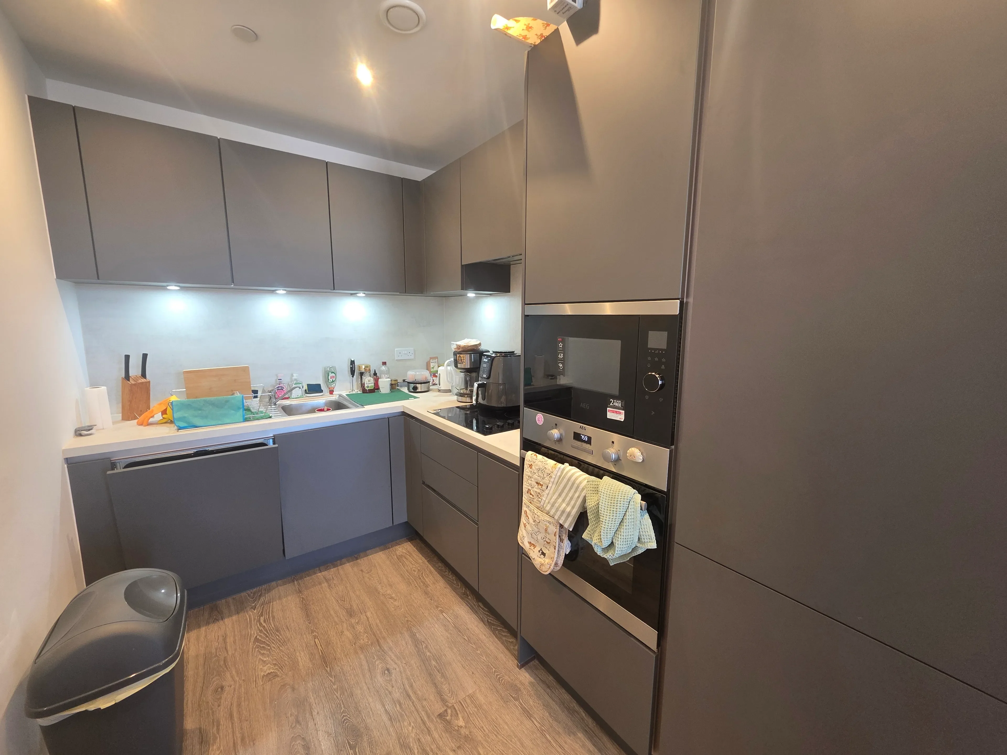 Flat Cornforth Lane in Greater London