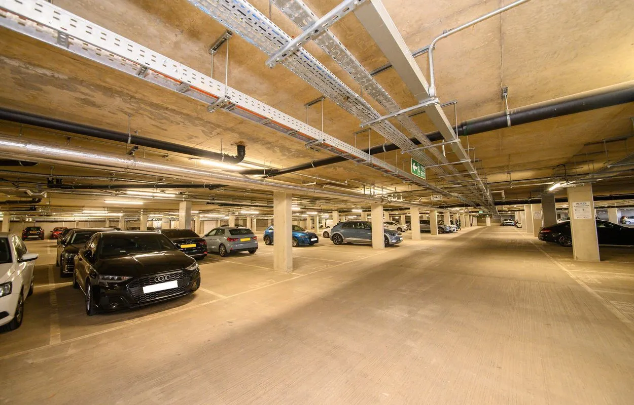 Flat Cornforth Lane in Greater London