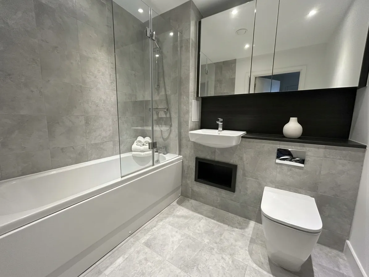 Flat Cornforth Lane in Greater London
