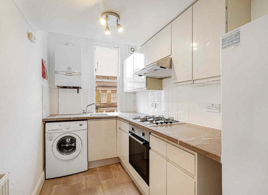 Flat Tregothnan Road in Greater London