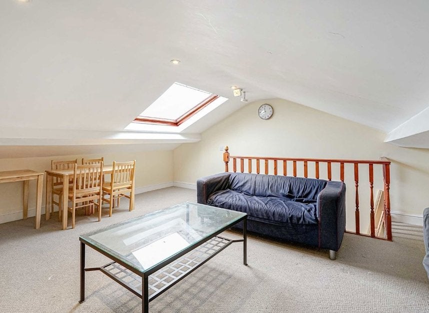 Flat Tregothnan Road in Greater London
