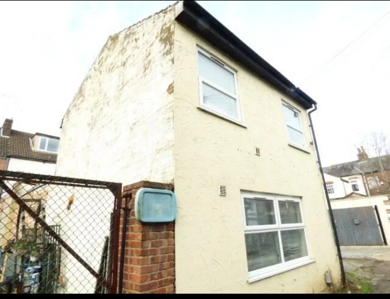 House Dumfries Street in Luton