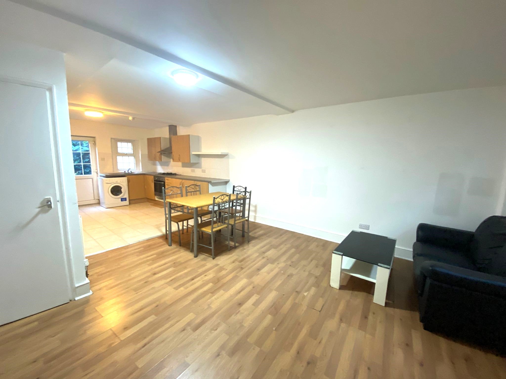 Flat Parfett Street in Greater London