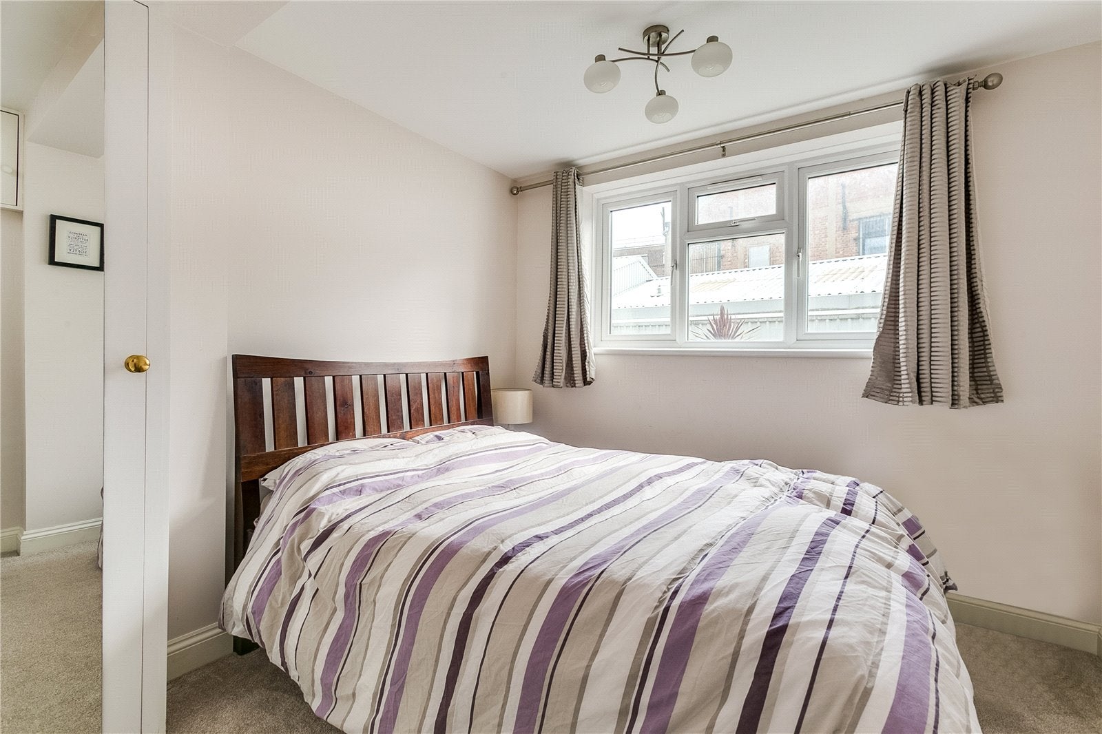 Flat Ongar Road in Greater London