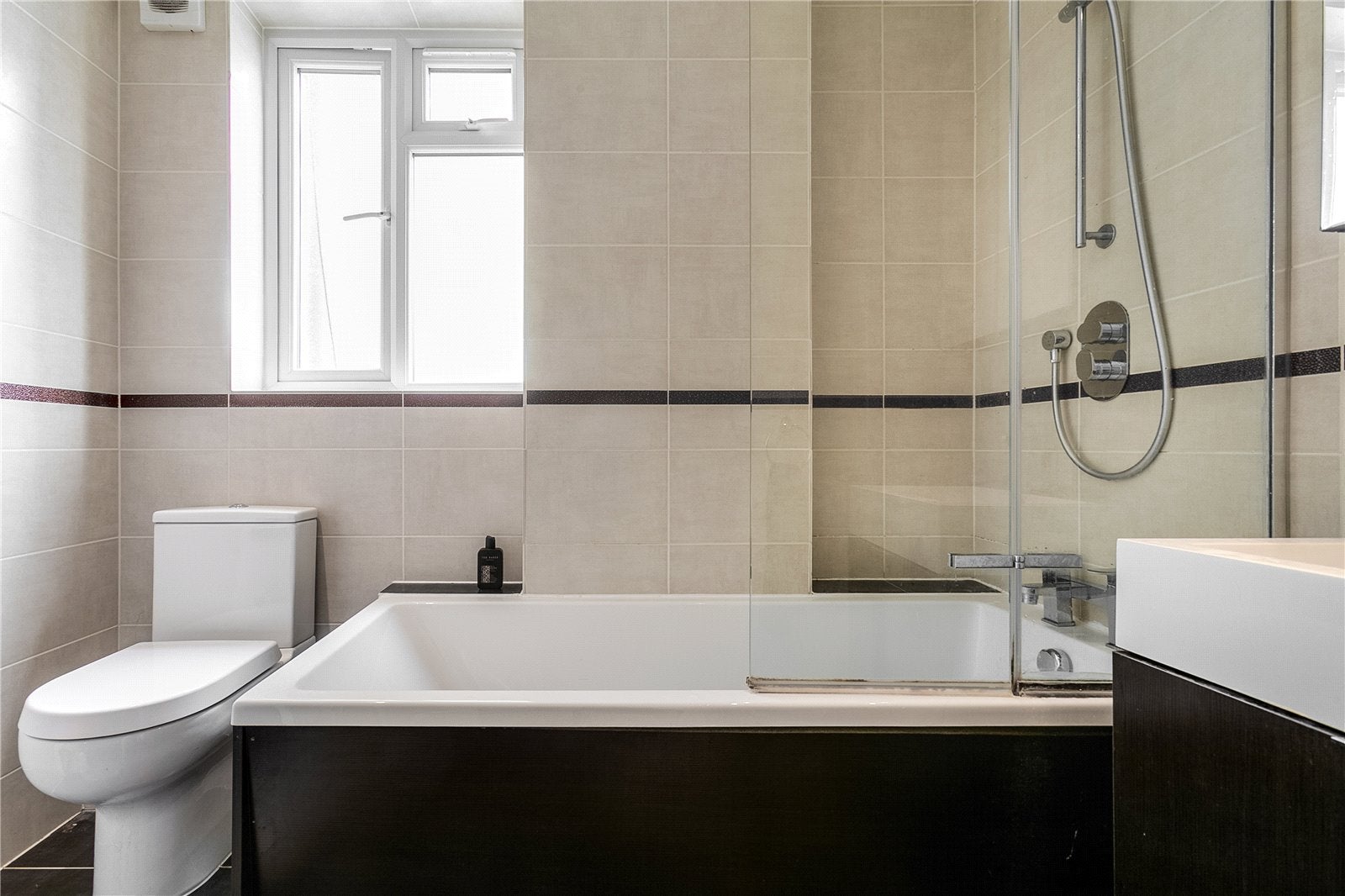 Flat Ongar Road in Greater London
