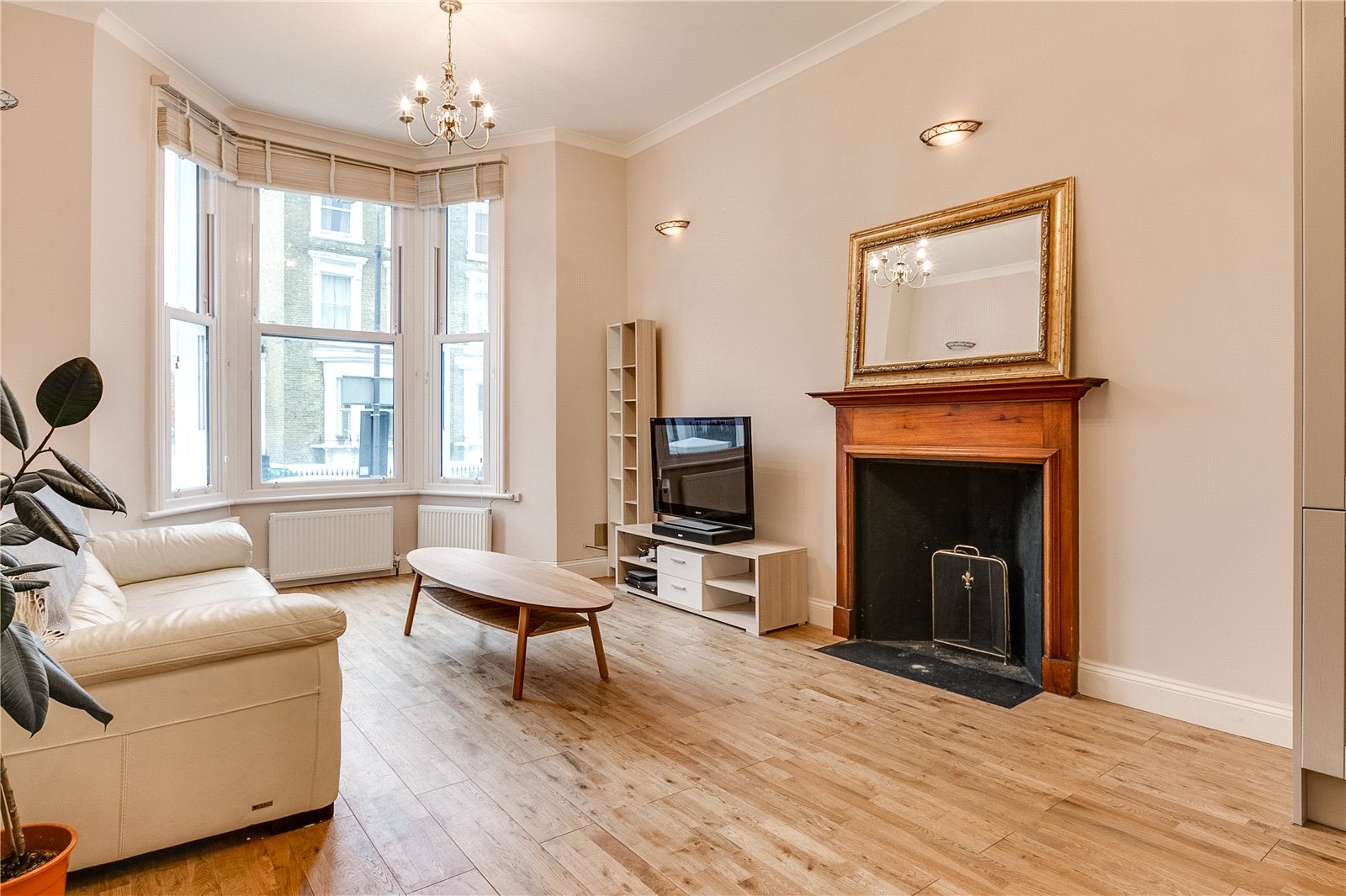 Flat Ongar Road in Greater London