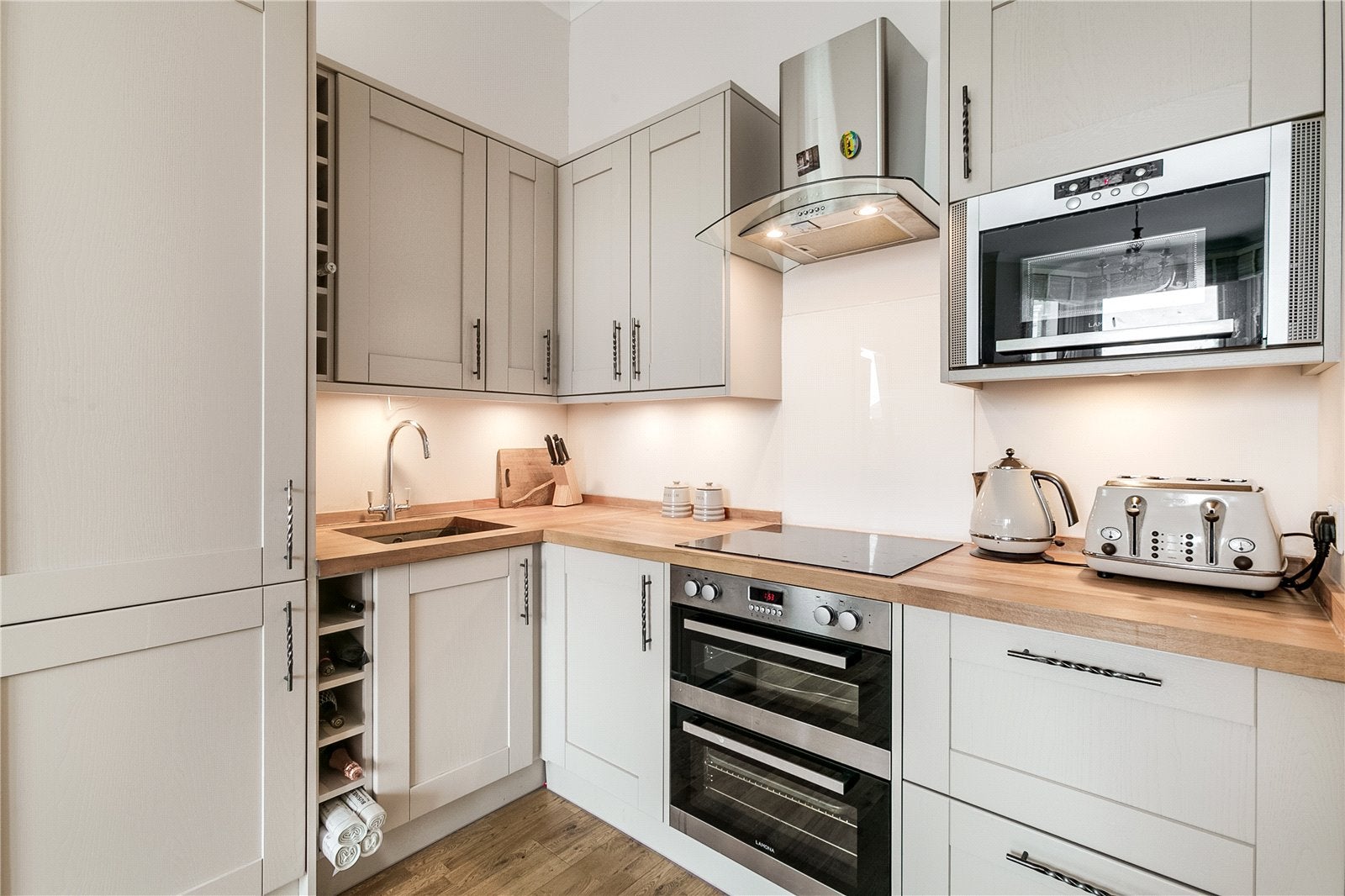 Flat Ongar Road in Greater London