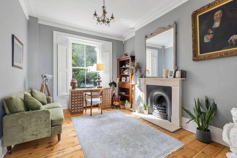 Room Burnley Road in Greater London
