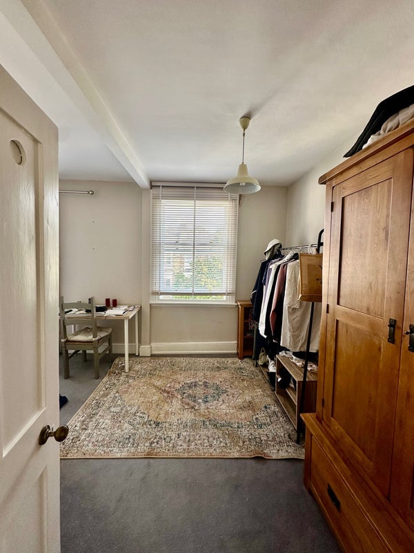 Room Burnley Road in Greater London