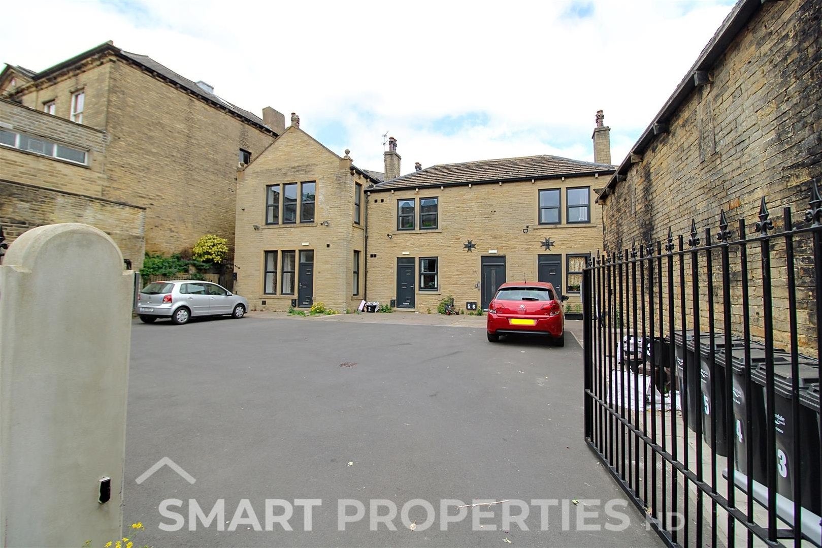 Flat Blackwall in Calderdale