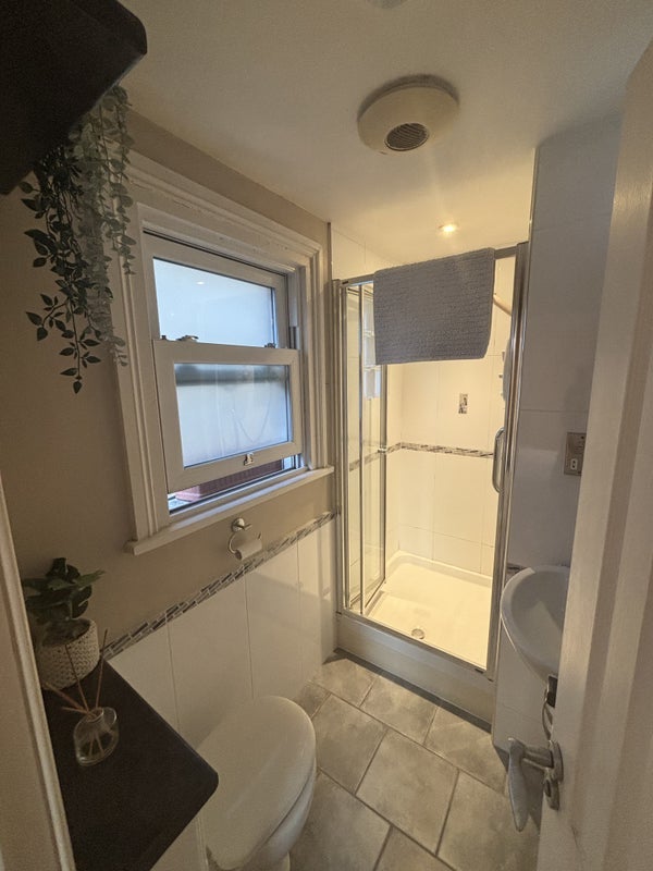 Room Kempshott Road in Greater London