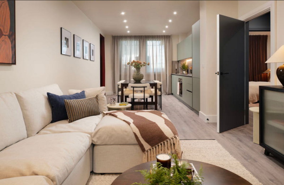 Flat Harrow Manorway in Greater London