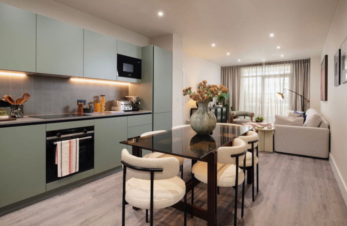 Flat Harrow Manorway in Greater London