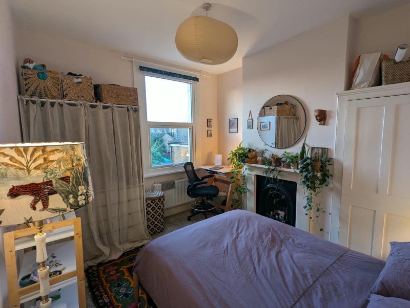 Room Evering Road in Greater London
