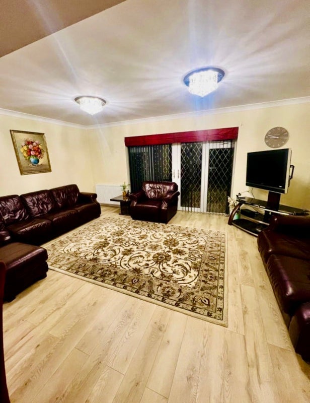 Room Park Lane in Slough